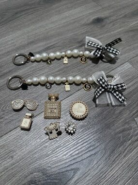 Pearl Bead and Bow Croc Accessories - White